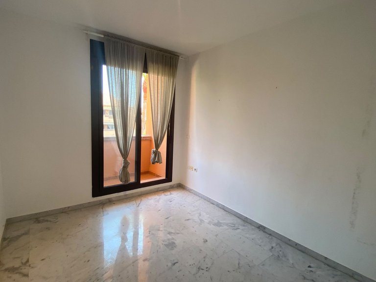 Apartment for Sale in Costa del Sol, The Golden Mile, Malaga 17