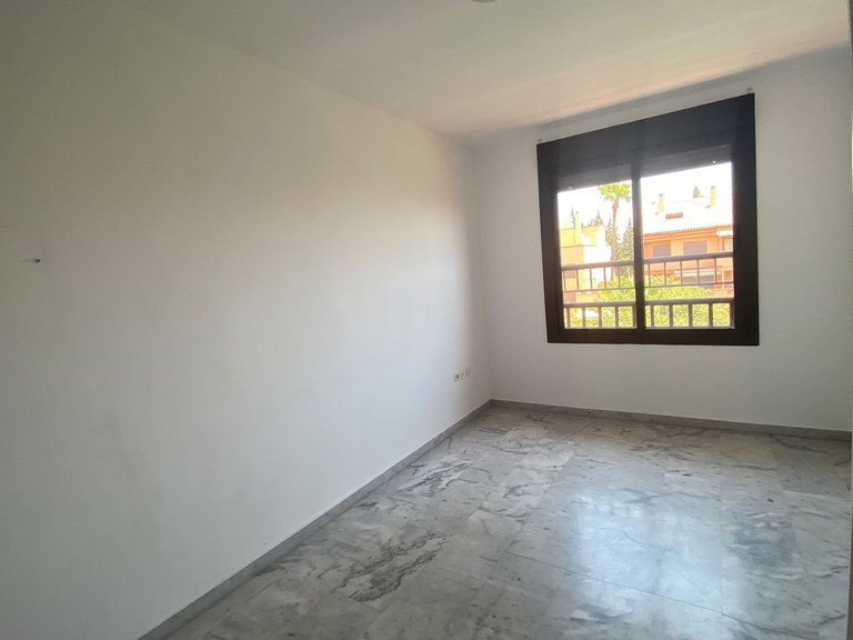 Apartment for Sale in Costa del Sol, The Golden Mile, Malaga 25