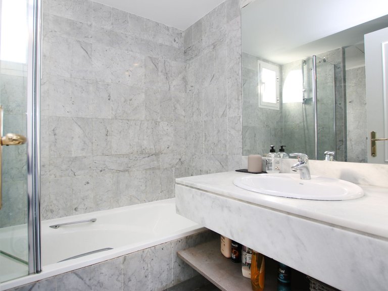 Apartment for Sale in Nueva Andalucía, Malaga 14