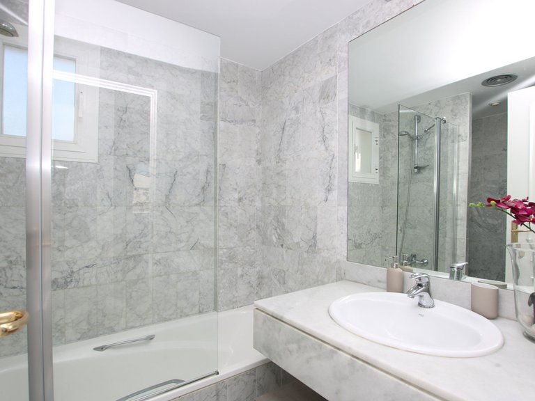 Apartment for Sale in Nueva Andalucía, Malaga 18