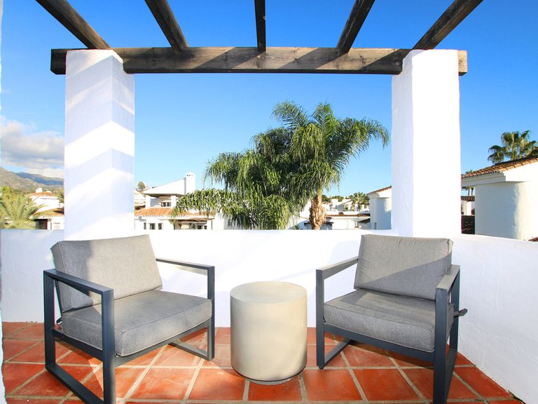 Apartment for Sale in Nueva Andalucía, Malaga 21