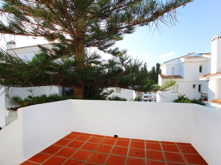 Apartment for Sale in Nueva Andalucía, Malaga 22
