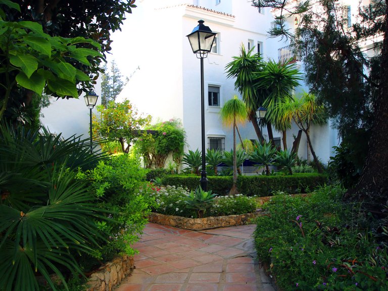 Apartment for Sale in Nueva Andalucía, Malaga 25