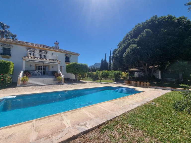 Villa for Sale in Alhaurín El Grande, Malaga 1