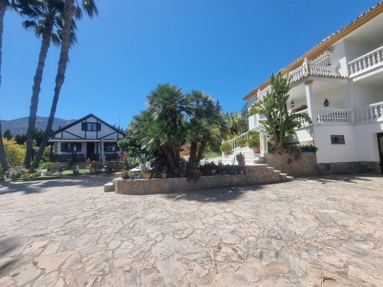 Villa for Sale in Alhaurín El Grande, Malaga 2