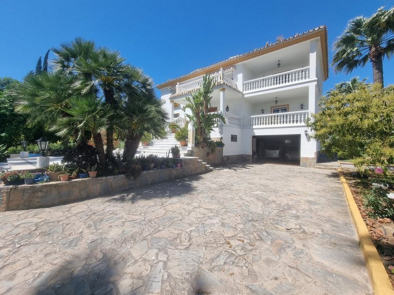 Villa for Sale in Alhaurín El Grande, Malaga 23