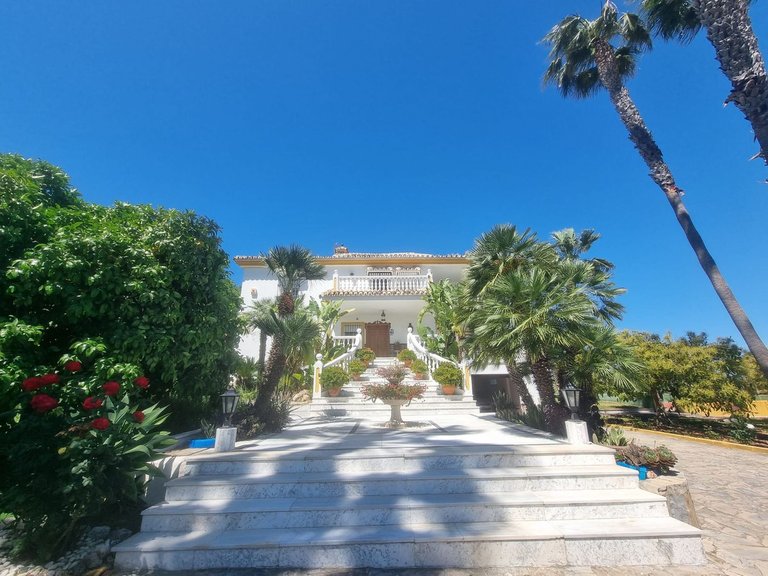 Villa for Sale in Alhaurín El Grande, Malaga 41