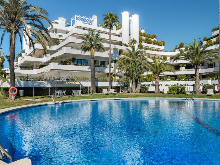 Apartment for Sale in The Golden Mile, Malaga 20