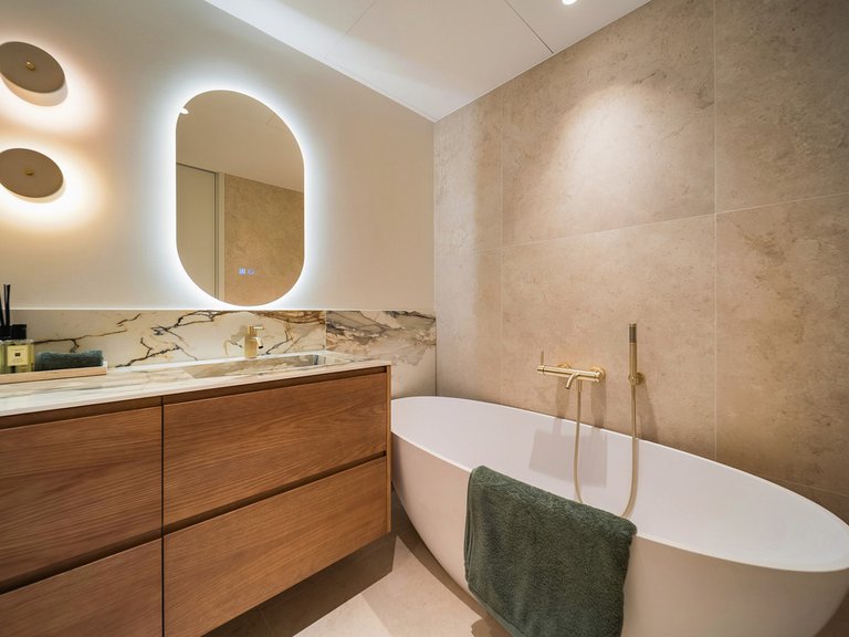 Apartment for Sale in The Golden Mile, Malaga 42
