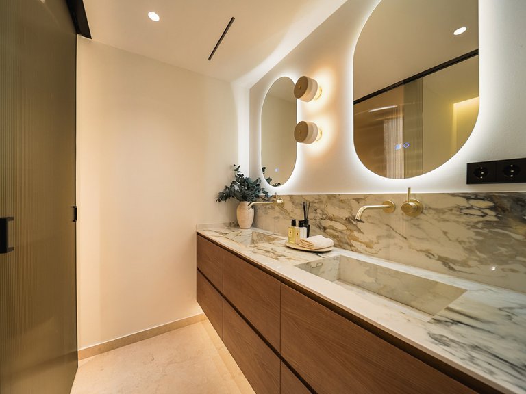 Apartment for Sale in The Golden Mile, Malaga 52