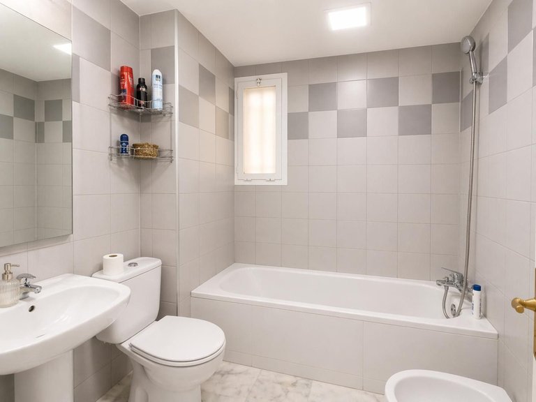 Apartment for Sale in El Pinillo, Malaga 12