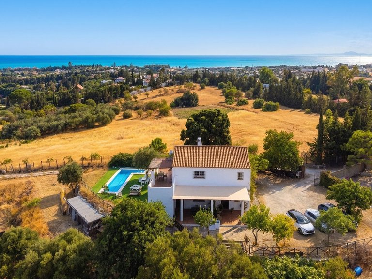 Villa for Sale in Estepona, Malaga 1