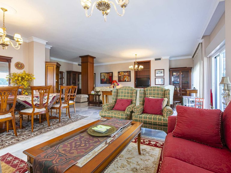 Apartment for Sale in Nueva Andalucía, Malaga 1