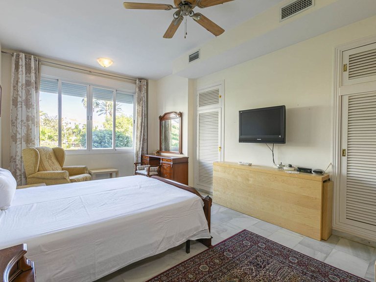 Apartment for Sale in Nueva Andalucía, Malaga 13