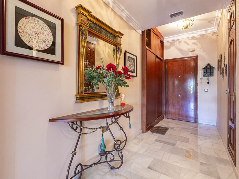 Apartment for Sale in Nueva Andalucía, Malaga 23