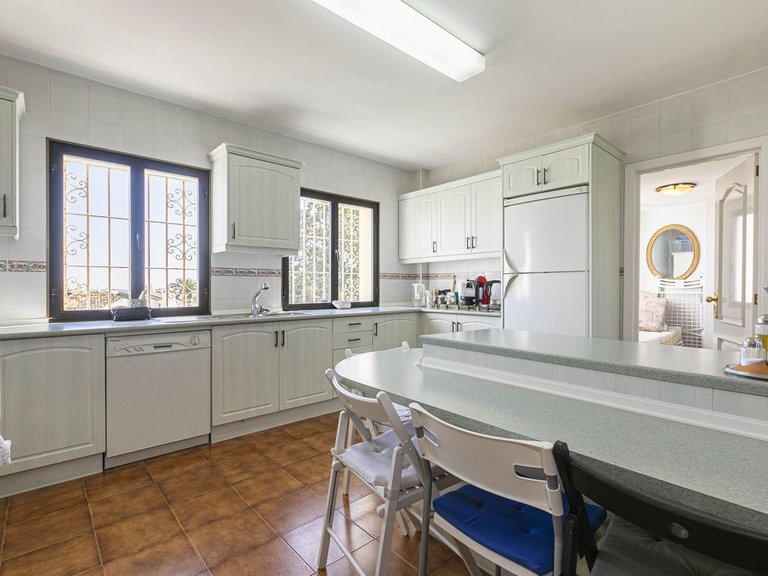 Apartment for Sale in Nueva Andalucía, Malaga 32