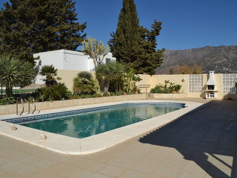 Villa for Sale in Sierrezuela, Malaga 13