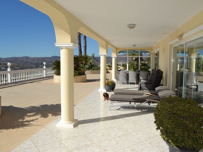 Villa for Sale in Sierrezuela, Malaga 15