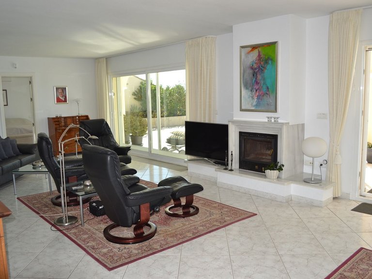 Villa for Sale in Sierrezuela, Malaga 25