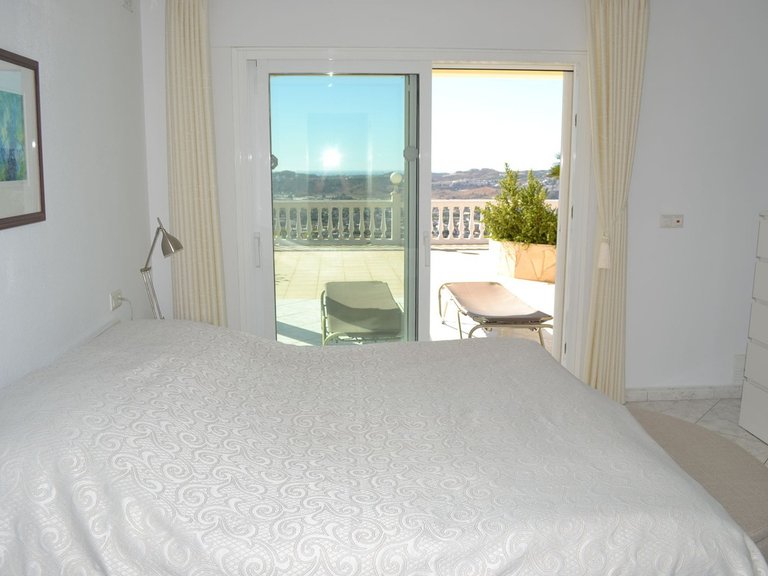Villa for Sale in Sierrezuela, Malaga 28