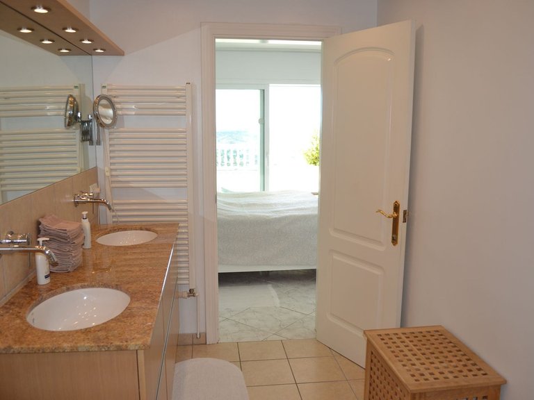 Villa for Sale in Sierrezuela, Malaga 30