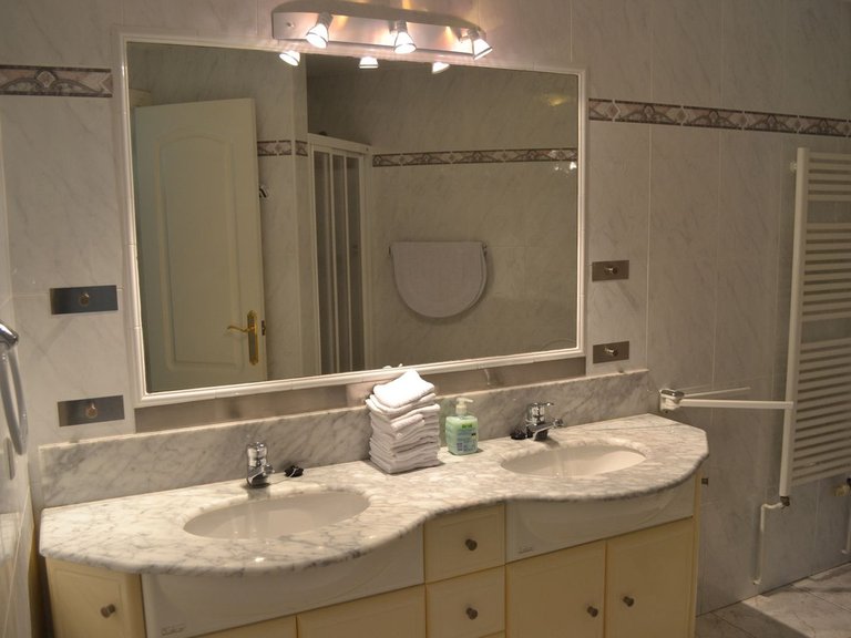 Villa for Sale in Sierrezuela, Malaga 32