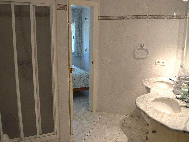 Villa for Sale in Sierrezuela, Malaga 33
