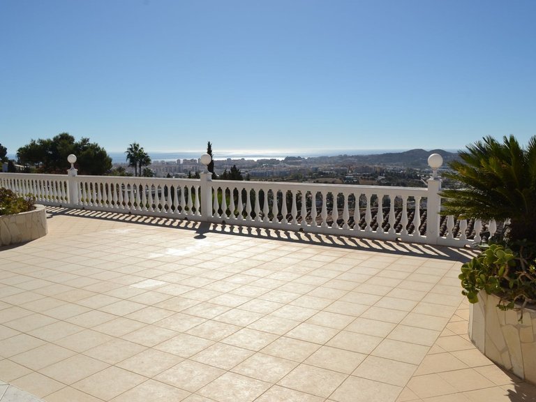 Villa for Sale in Sierrezuela, Malaga 4
