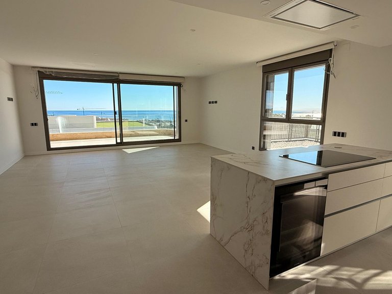 Apartment for Sale in New Golden Mile, Malaga 1