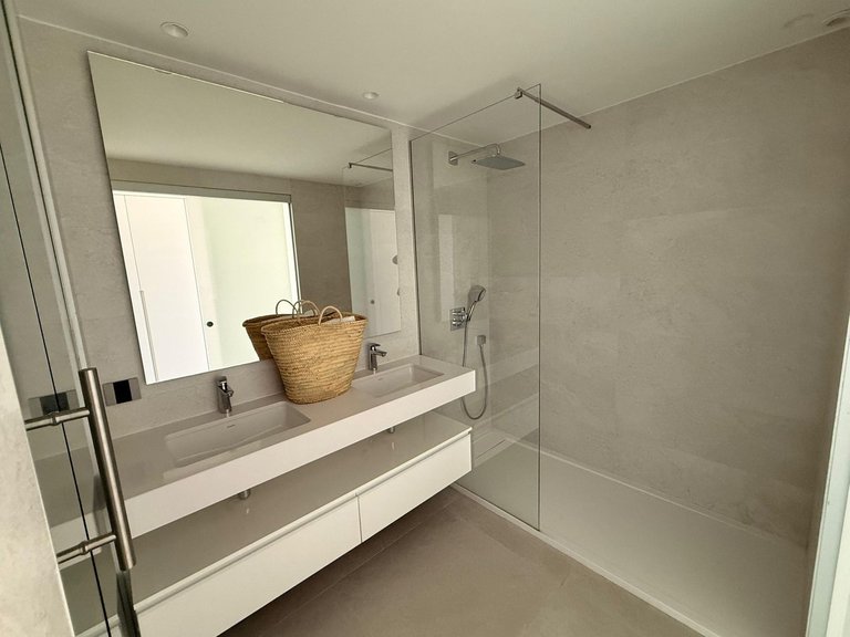 Apartment for Sale in New Golden Mile, Malaga 11
