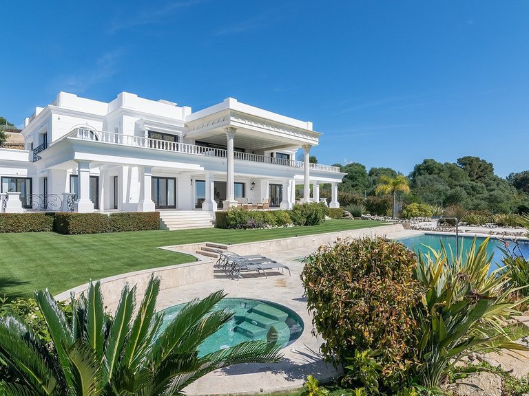 Villa for Sale in Sotogrande, Cadiz 1