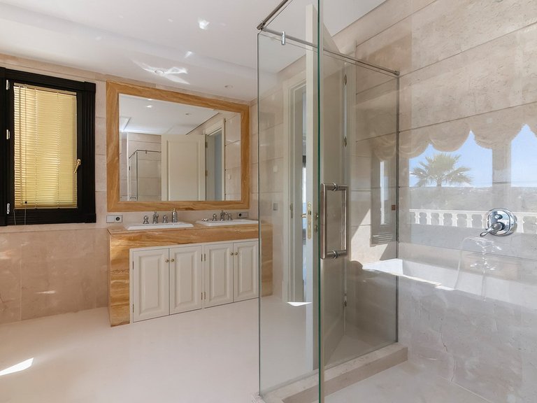 Villa for Sale in Sotogrande, Cadiz 24