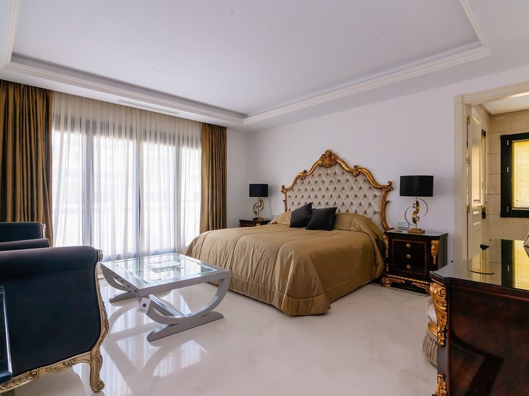 Villa for Sale in Sotogrande, Cadiz 28
