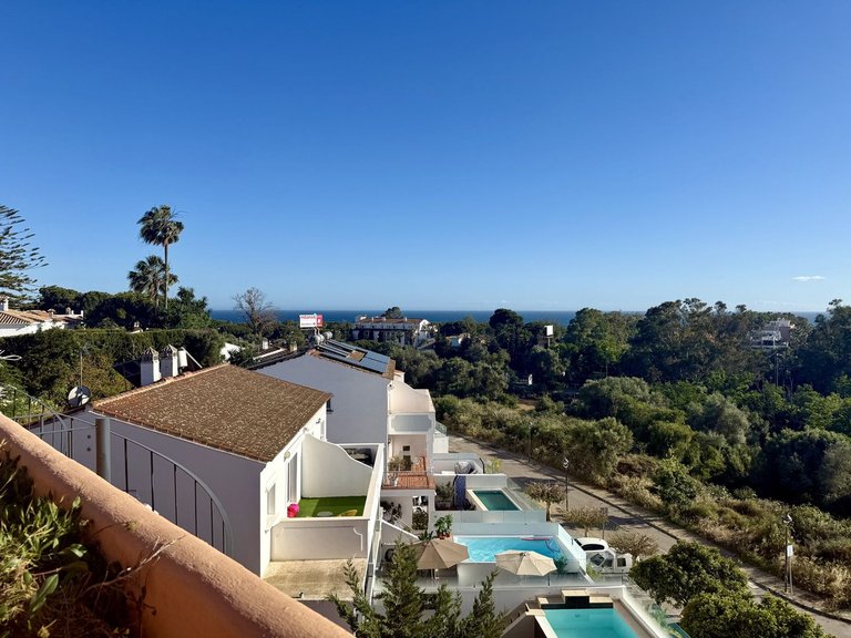 Villa for Sale in Cabopino, Malaga 28