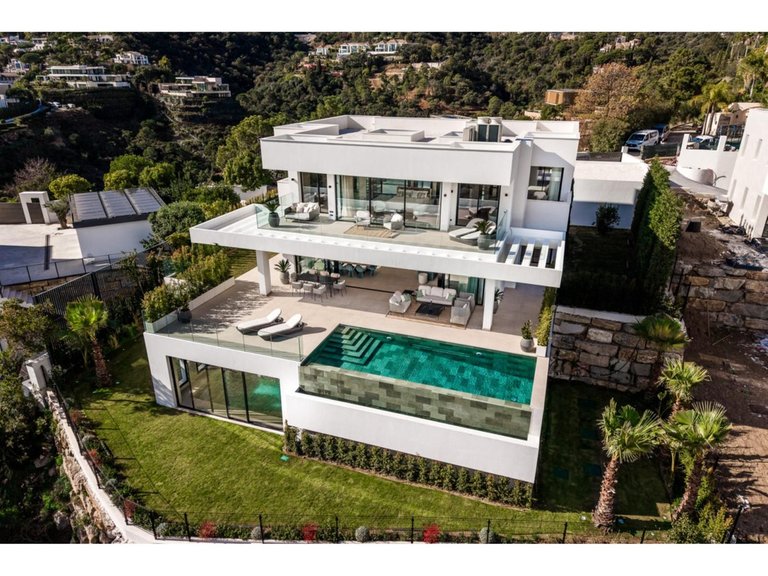 Villa for Sale in El Madroñal, Malaga 1