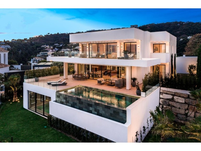 Villa for Sale in El Madroñal, Malaga 10