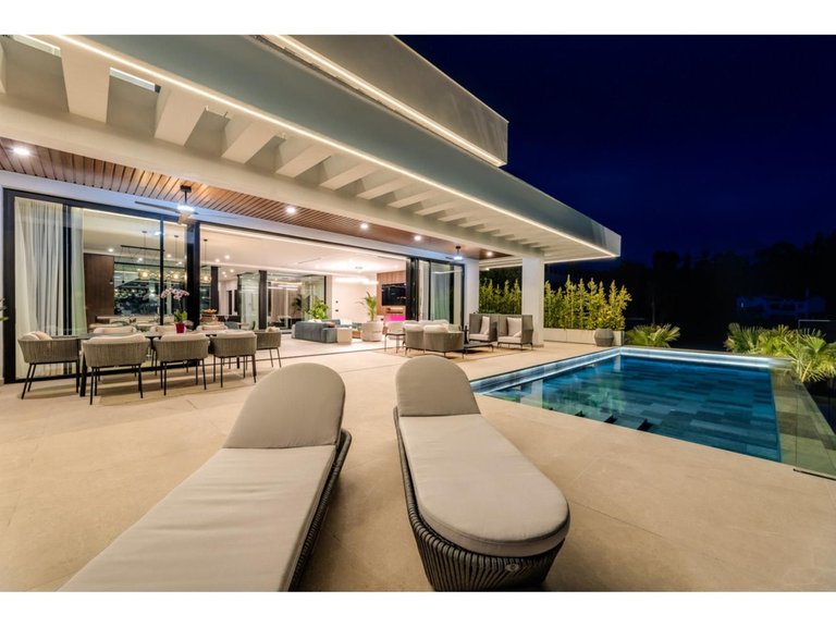 Villa for Sale in El Madroñal, Malaga 12