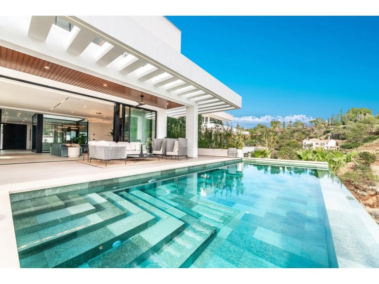 Villa for Sale in El Madroñal, Malaga 16