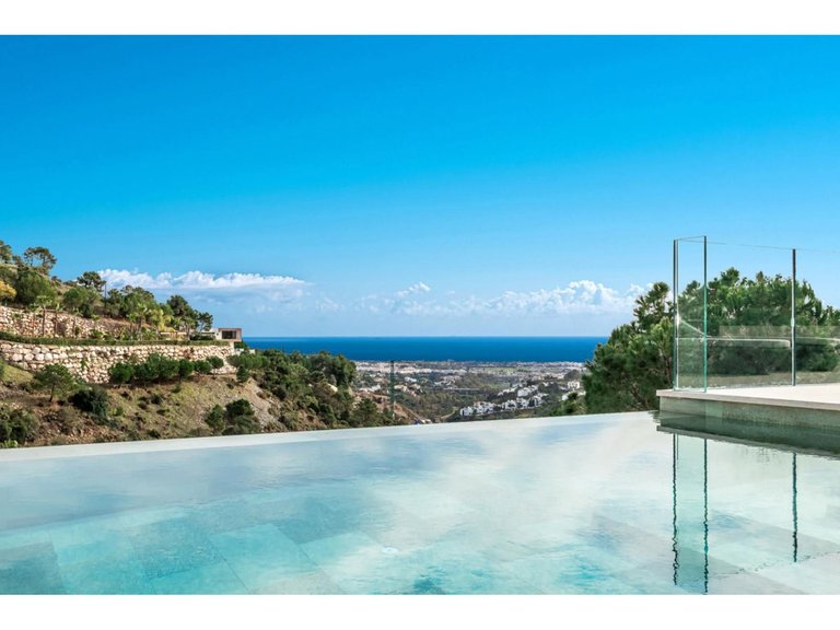 Villa for Sale in El Madroñal, Malaga 17