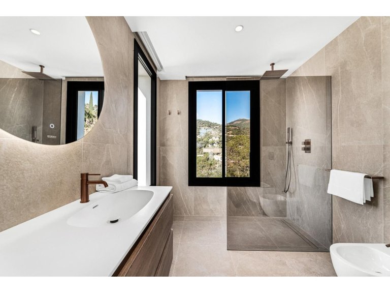Villa for Sale in El Madroñal, Malaga 3