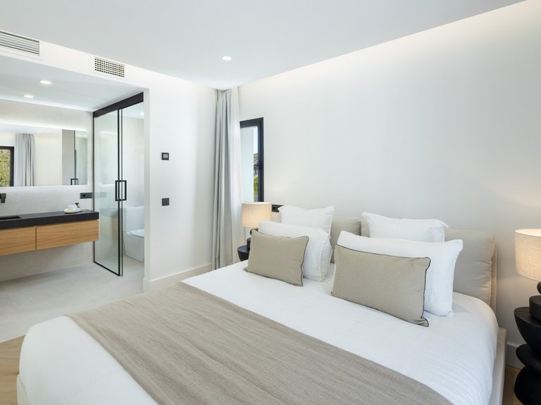 Villa for Sale in Costa del Sol La Quinta, Malaga 15