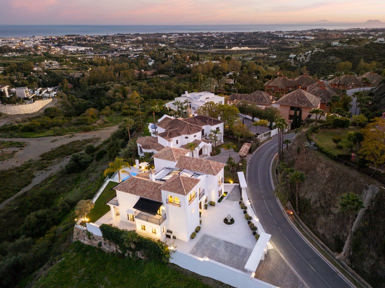Villa for Sale in Costa del Sol La Quinta, Malaga 25