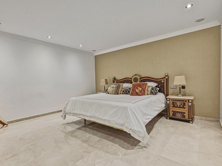 Villa for Sale in Elviria, Malaga 10
