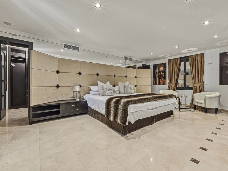 Villa for Sale in Elviria, Malaga 21