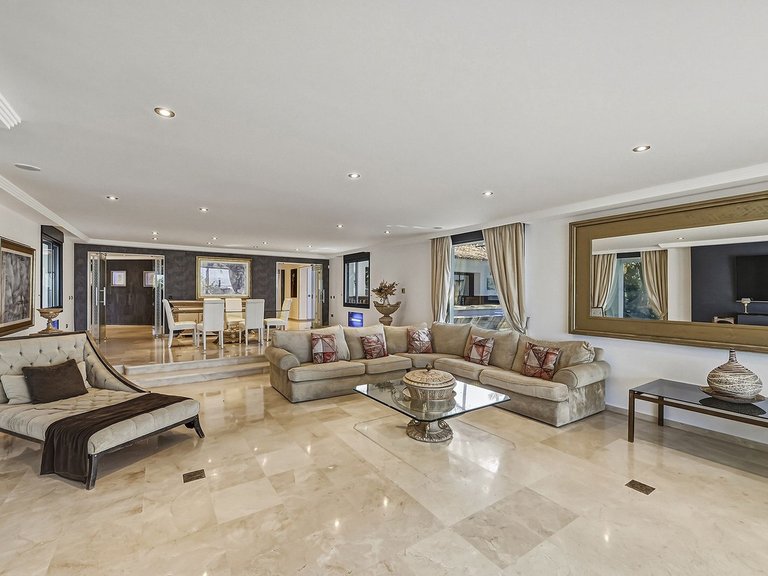 Villa for Sale in Elviria, Malaga 28