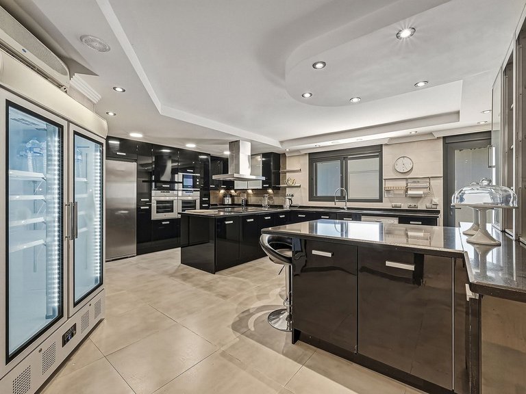 Villa for Sale in Elviria, Malaga 9