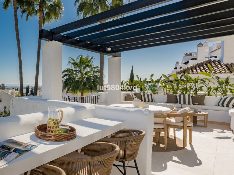 Apartment for Sale in Nueva Andalucía, Malaga 1