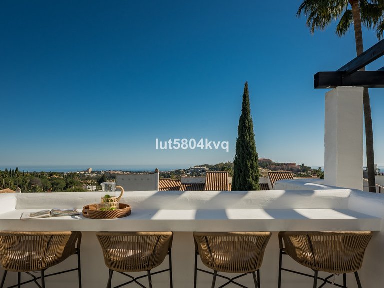 Apartment for Sale in Nueva Andalucía, Malaga 16