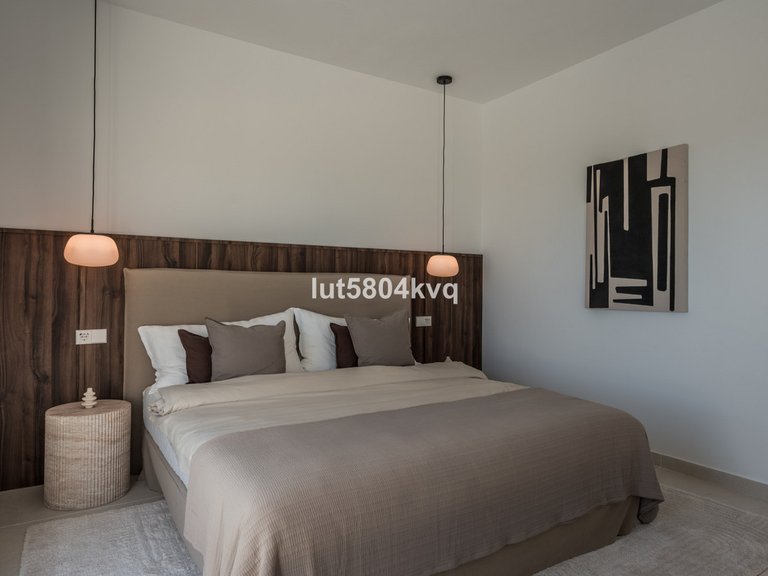 Apartment for Sale in Nueva Andalucía, Malaga 22