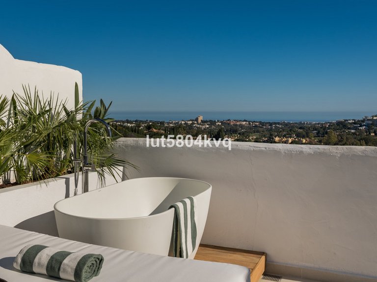 Apartment for Sale in Nueva Andalucía, Malaga 23